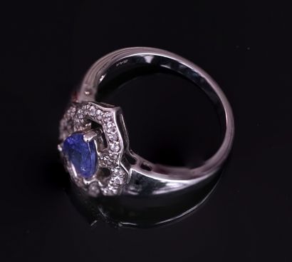 Silver ring 925/°° centered of a pear tanzanite...