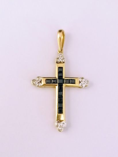 18K (750/°°) yellow gold cross pendant, set...