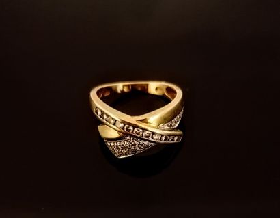 RING in 18K yellow gold (750/°°), set with...