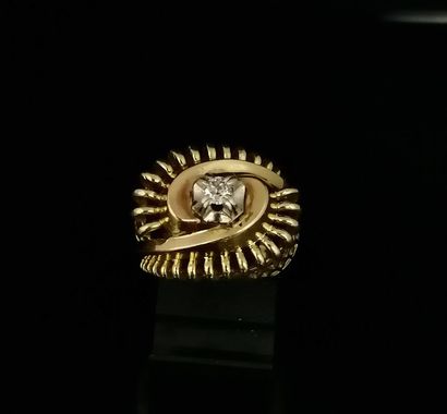 RING in 18K (750/°°) yellow gold, tourbillon...