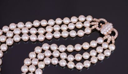 NECKLACE composed of 3 rows of cultured pearls...