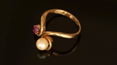 RING in 18k yellow gold (750/°°) with a coiled...