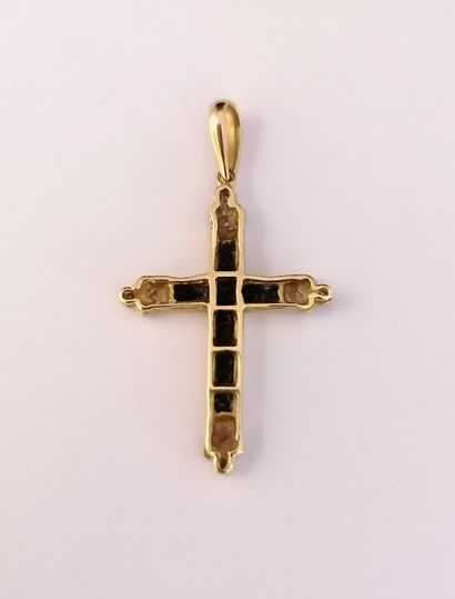 18K (750/°°) yellow gold cross pendant, set...