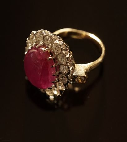 Daisy ring in 18k yellow and white gold (750/°°)...