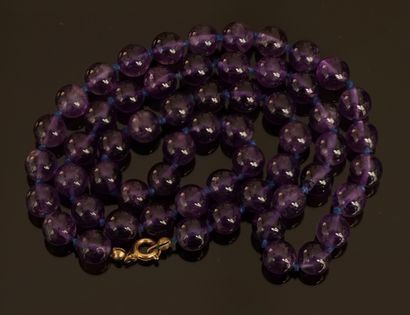NECKLACE of amethyst balls. Gold plated clasp....