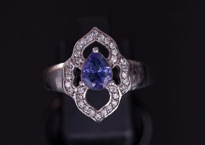 Silver ring 925/°° centered of a pear tanzanite...