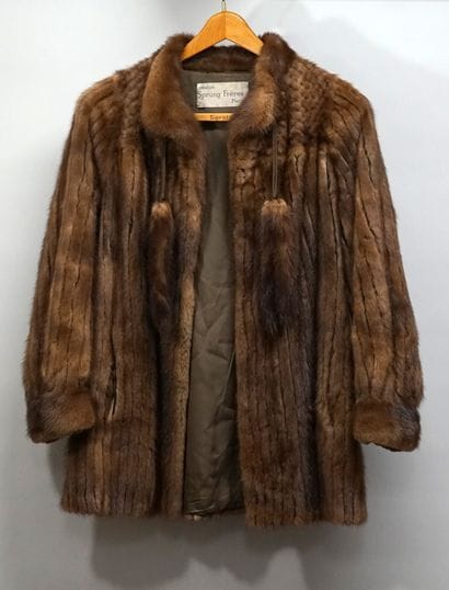 SPRUNG FRERES - VESTE en queue de vison beige....