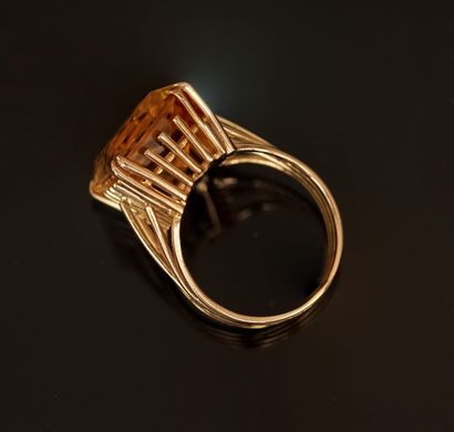 Imposing 18K (750/°°) pink gold ring, set...