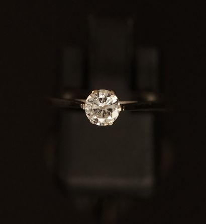 SOLITARY RING in 18k (750/°°) white gold...