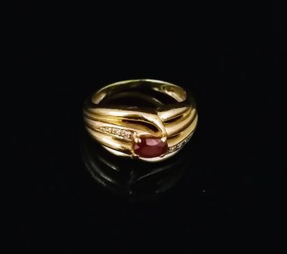 RING in 18K (750/°°) yellow gold, set with...