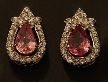 PAIR OF EARRINGS in gilt silver 925/°° (vermeil)...
