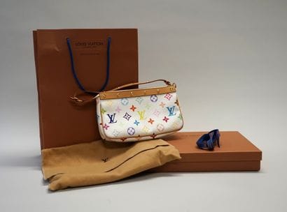 VUITTON L. - POCHETTE en toile enduite monogrammée...