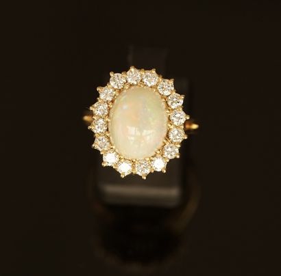 RING in 18k yellow gold (750/°°) centered...