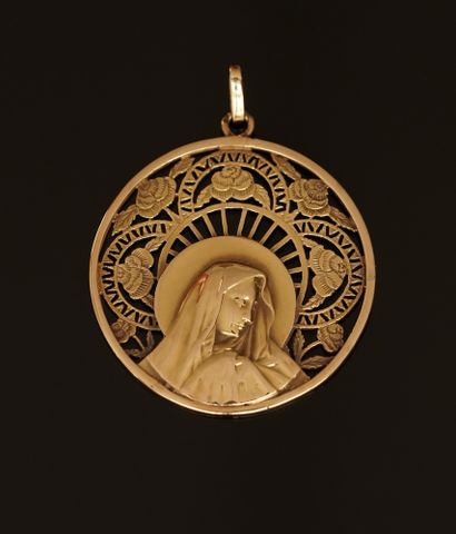 IMPORTANT MEDAL in 18k gold (750/°°) presenting...