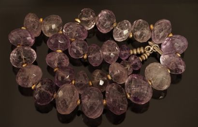 IMPORTANT NECKLACE of round faceted amethyst...