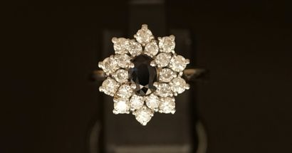 Daisy ring in 18k white gold (750/°°) set...