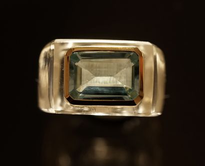RING of type signet ring out of cut rock...