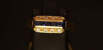 RING in 18K yellow gold (750/°°) centered...