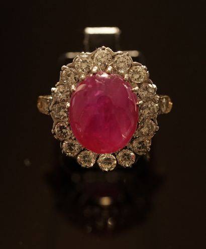 Daisy ring in 18k yellow and white gold (750/°°)...