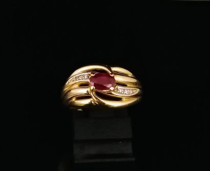 RING in 18K (750/°°) yellow gold, set with...