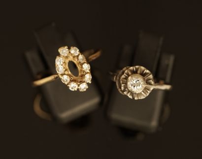SET OF 2 RINGS in 18K (750/°°) gold, one...