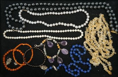 FANTAISIE: Set of long necklaces, necklaces,...