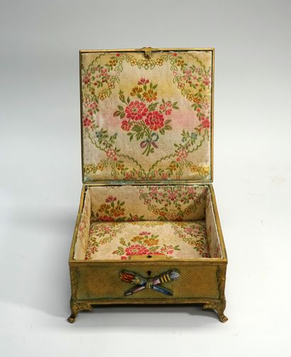 Gilded metal box with guilloche background,...