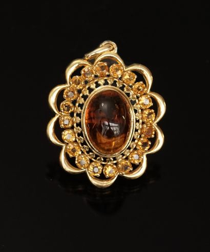 18k (750/°°) yellow gold openwork pendant,...