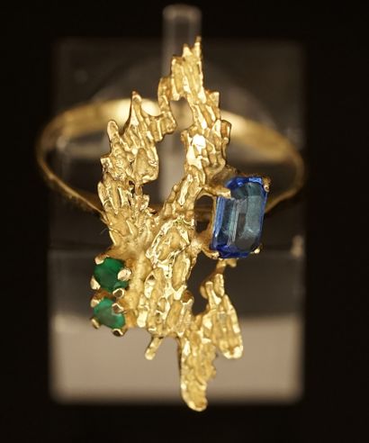 Modernist ring in 18k yellow gold (750/°°)...
