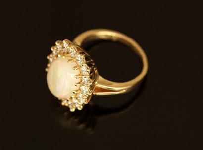 RING in 18k yellow gold (750/°°) centered...