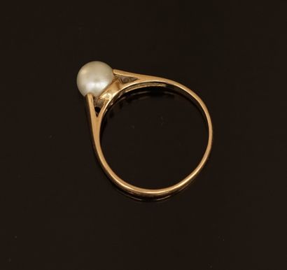 RING in 18K (750/°°) yellow gold, set with...