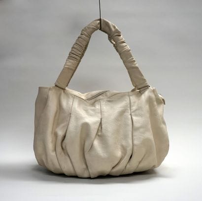 FURLA - SAC besace porté épaule en cuir beige....