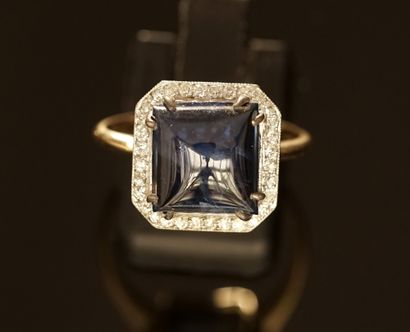 18k (750/°°) yellow gold and platinum ring...