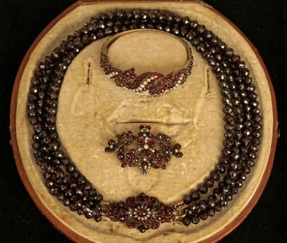 18K (750/°°) gold and silver jewelry set...