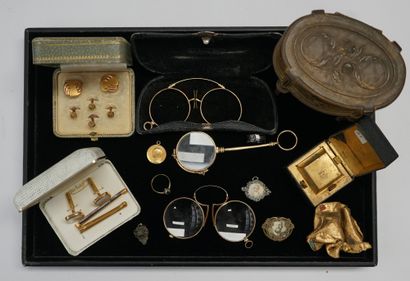 SET of jewels and various old trinkets: tie...