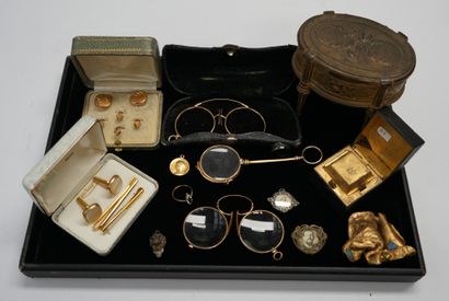 SET of jewels and various old trinkets: tie...