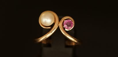 RING in 18k yellow gold (750/°°) with a coiled...