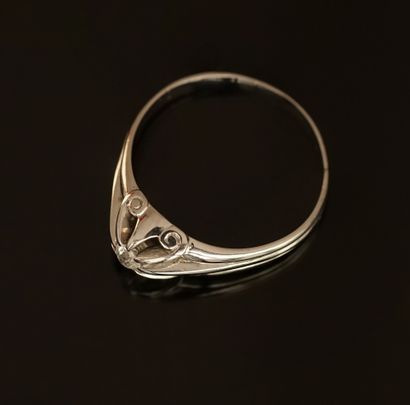 SOLITARY RING in 18K (750/°°) white gold...