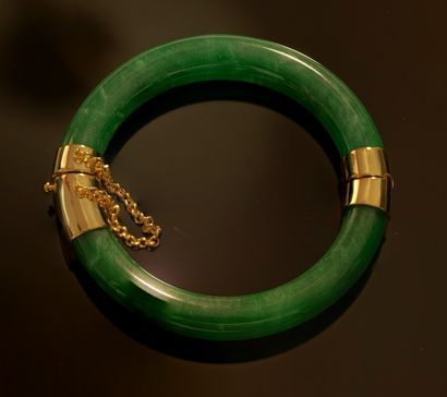 BRACELET in green jade, the hinge and the...