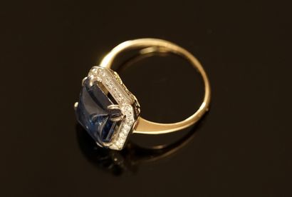 18k (750/°°) yellow gold and platinum ring...