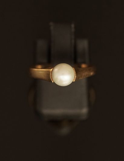 RING in 18K (750/°°) yellow gold, set with...