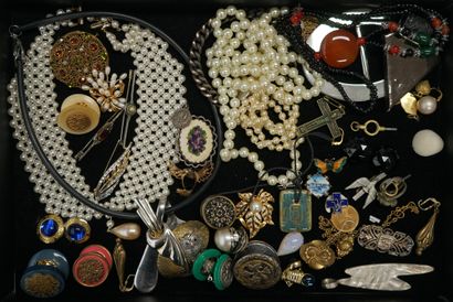 FANTAISIE: lot of various jewels in fake...