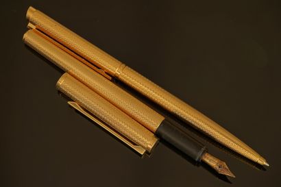 DUNHILL - SET OF 2 STYLOS in gilded metal...