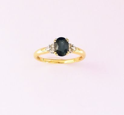 RING in 18K yellow gold (750/°°), set with...