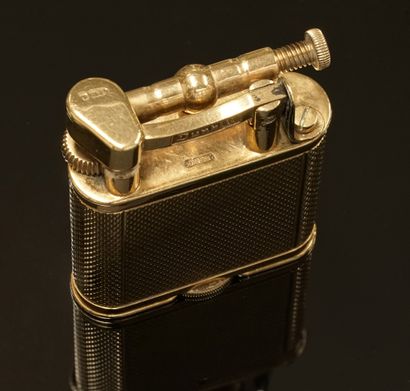 DUNHILL - 9k (375/°°) gold gasoline cylinder...