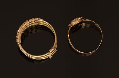 RING in 9k yellow gold (375/°°) consisting...