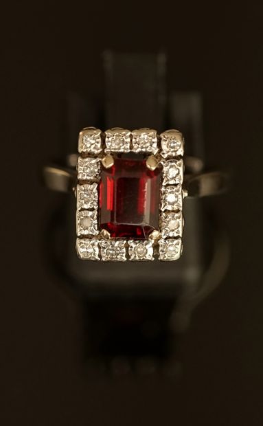 RING in 18K (750/°°) white gold, set with...