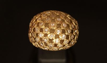 Ring in 18K (750/°°) yellow gold, openwork...