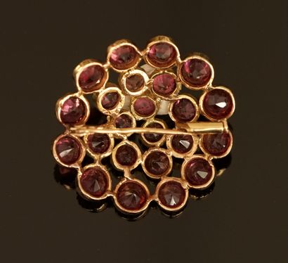 18k (750/°°) yellow gold openwork brooch...
