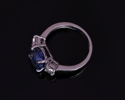 RING in 18k white gold (750/°°) set with...